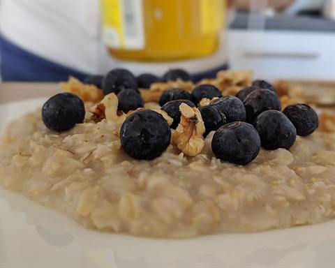 Illustrative photo: Oatmeal topped with fresh blueberries and walnuts