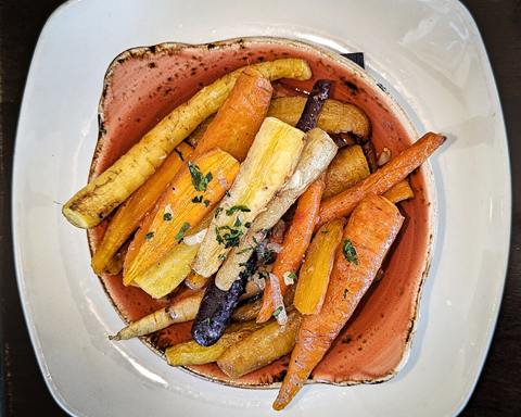 Illustrative photo: Roasted baby carrots in a white bowl